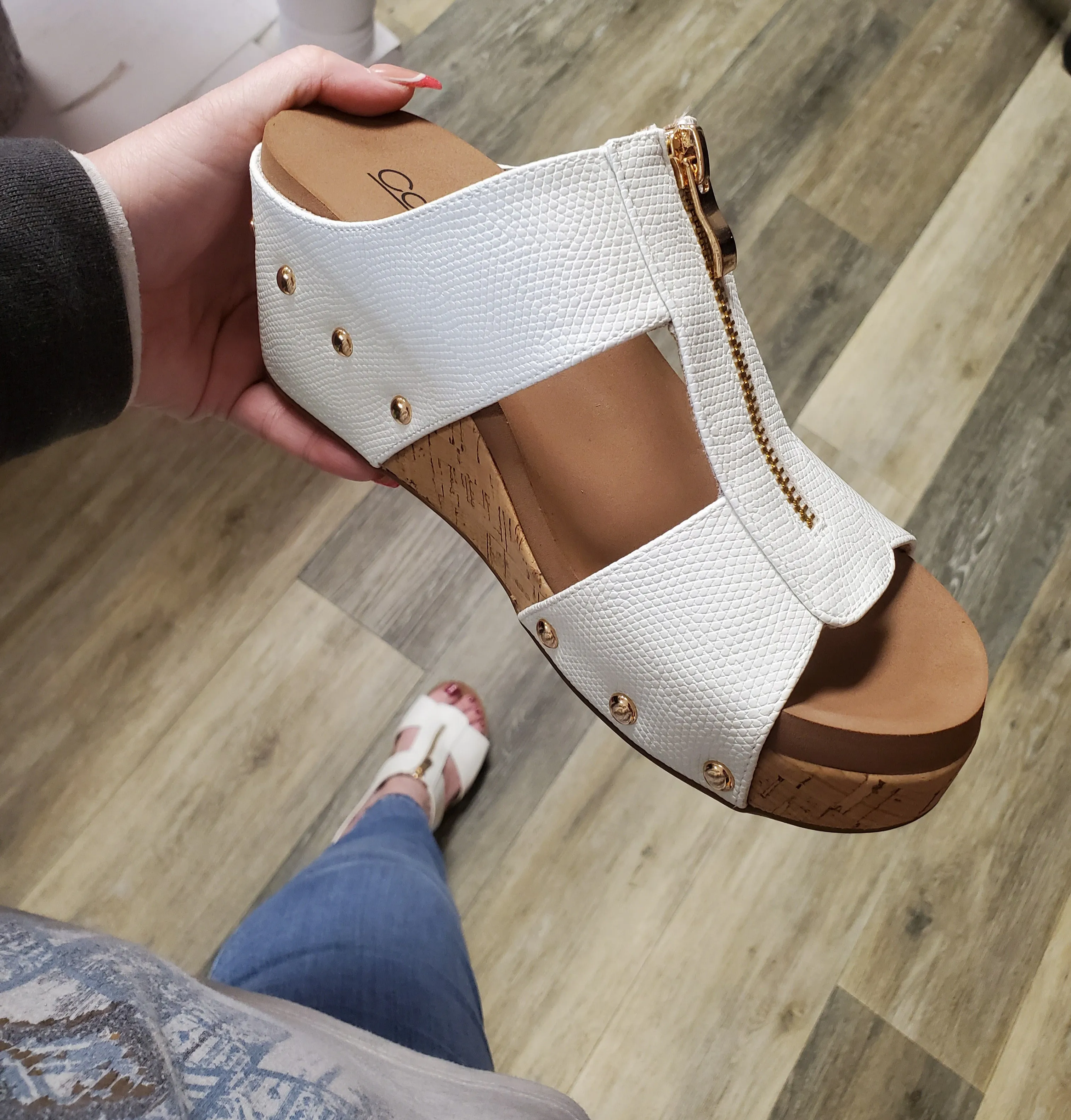 Corky's Taboo Wedge - White