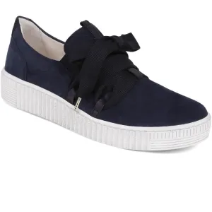 Lace-Up Low-Cut Sneakers / 319 497
