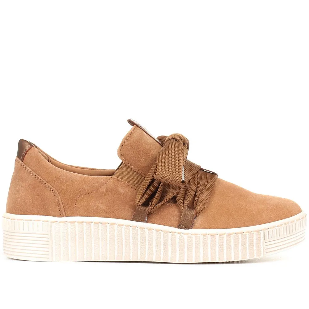 Lace-Up Low-Cut Sneakers / 319 497