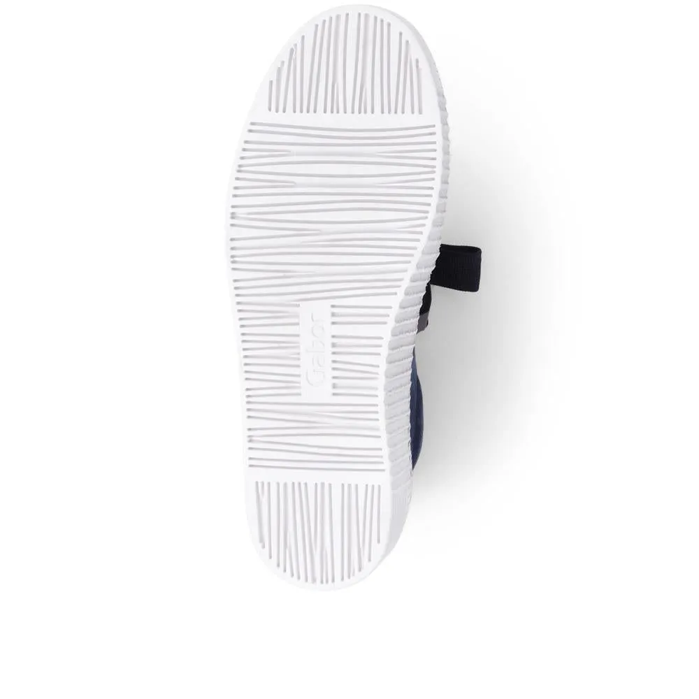 Lace-Up Low-Cut Sneakers / 319 497