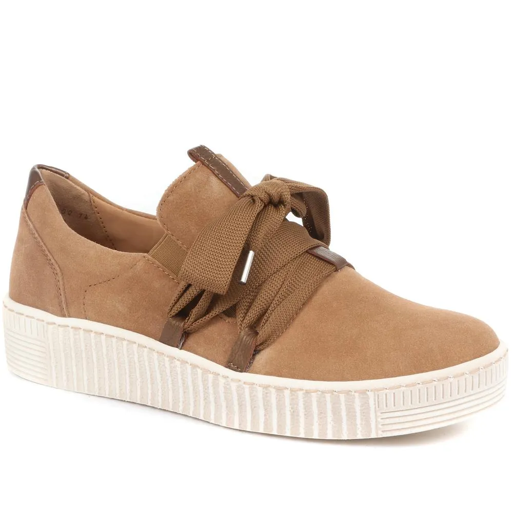 Lace-Up Low-Cut Sneakers / 319 497