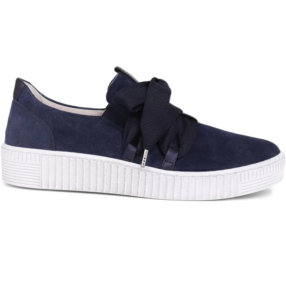 Lace-Up Low-Cut Sneakers / 319 497