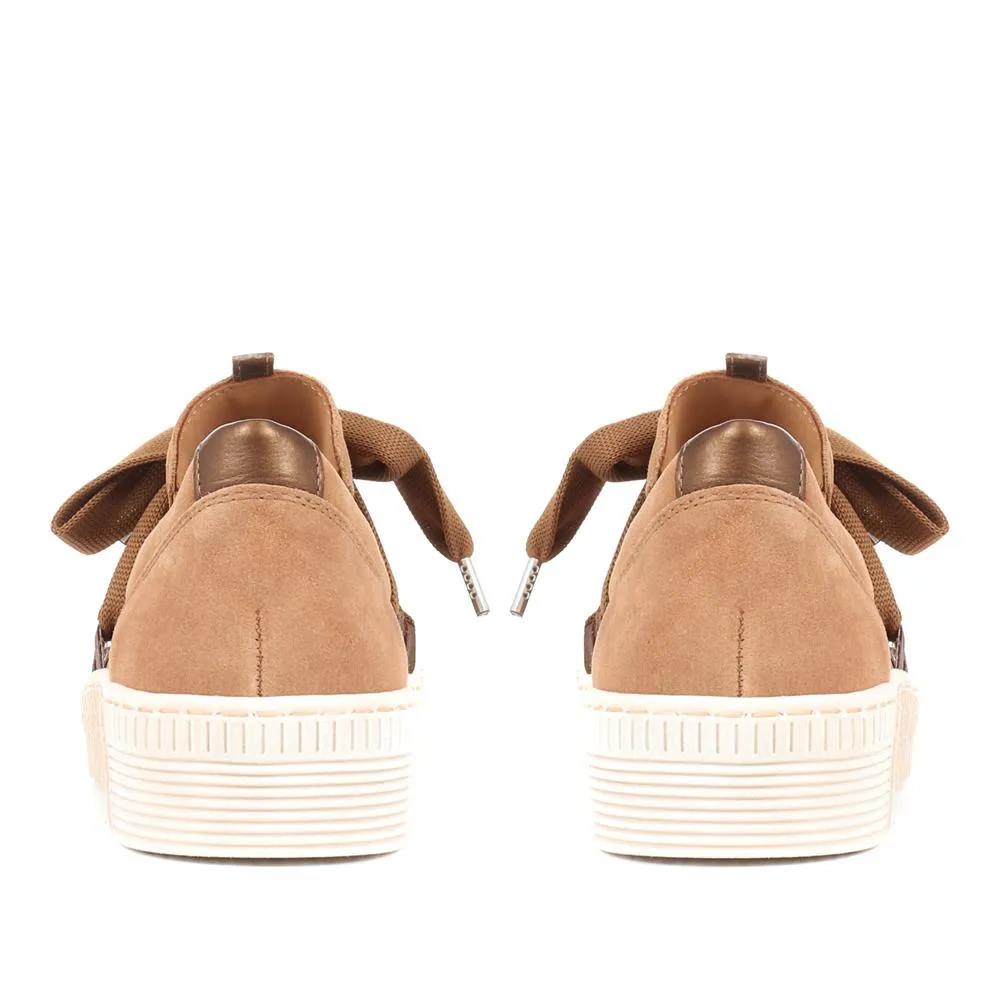 Lace-Up Low-Cut Sneakers / 319 497
